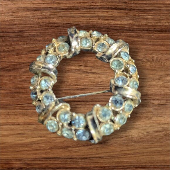 Vintage Rhinestone Circle Brooch Pin Wreath Design Clear & Silver Shimmer - Picture 1 of 6